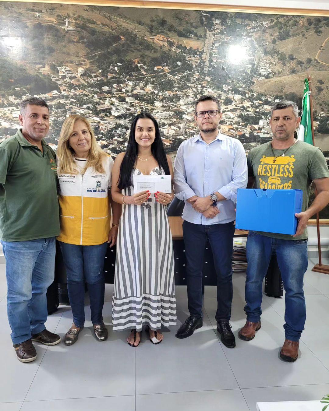 Prefeitura de Cardoso Moreira recebe Cartões Recomeçar