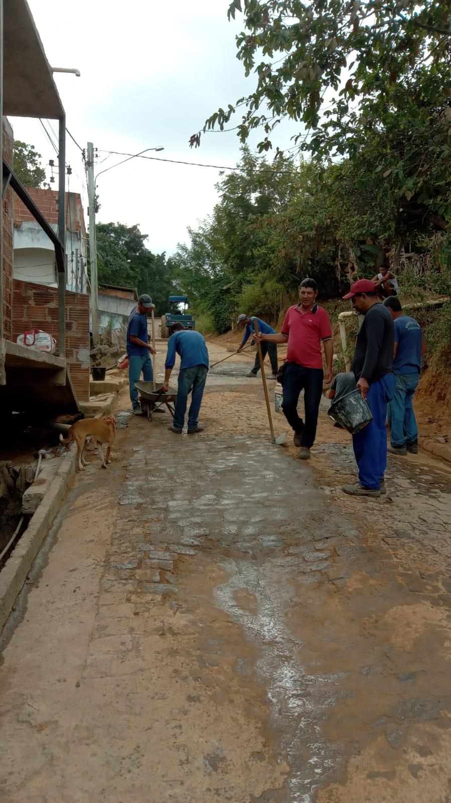 Prefeitura de Italva realiza serviço de manutenção em todo calçamento e operação tapa buraco no bairro Alto da Caixa dágua