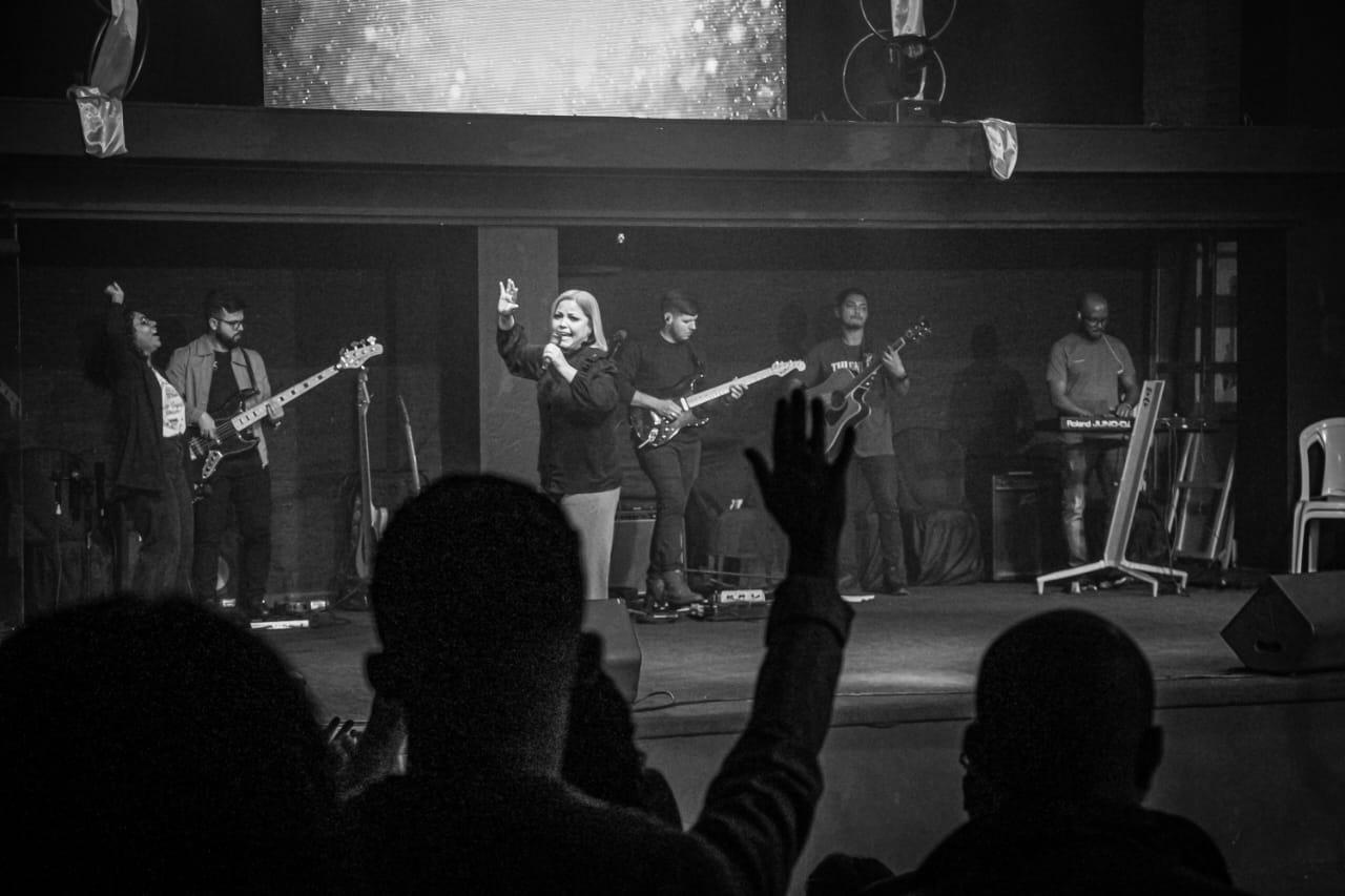 Cantora Nágila Roberta participa da vigília pro marcha para Jesus na Igreja Batista Eldorado em Campos dos Goytacazes