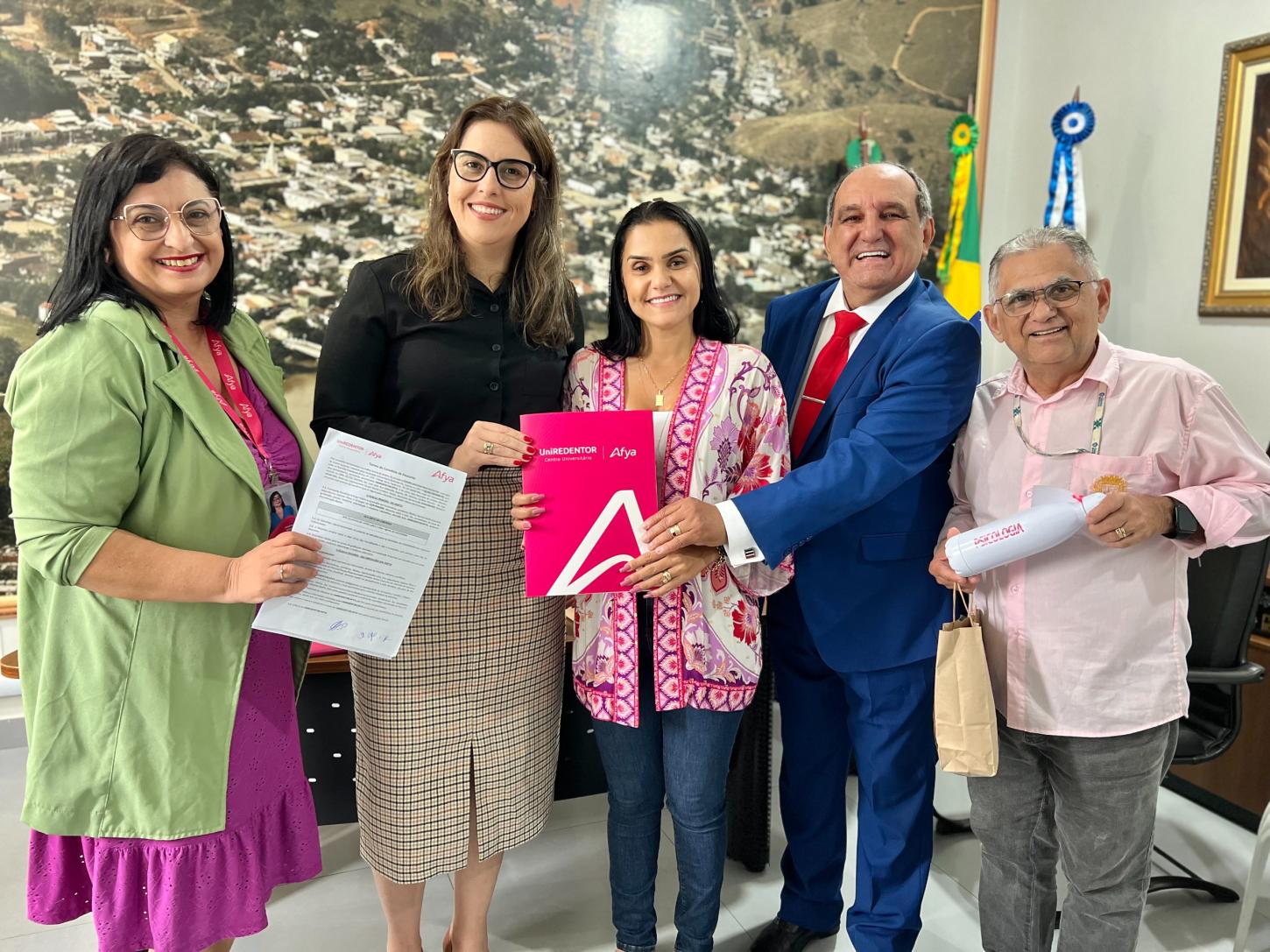 Prefeitura de Cardoso Moreira Firma Parceria para Ampliar Acesso ao Ensino Superior