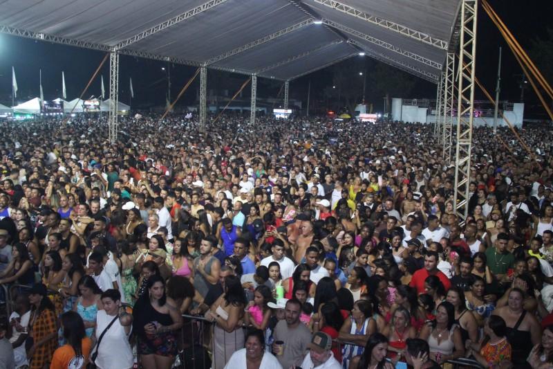 Pagode e piseiro animam público nos shows nacionais do fim de semana em SJB
