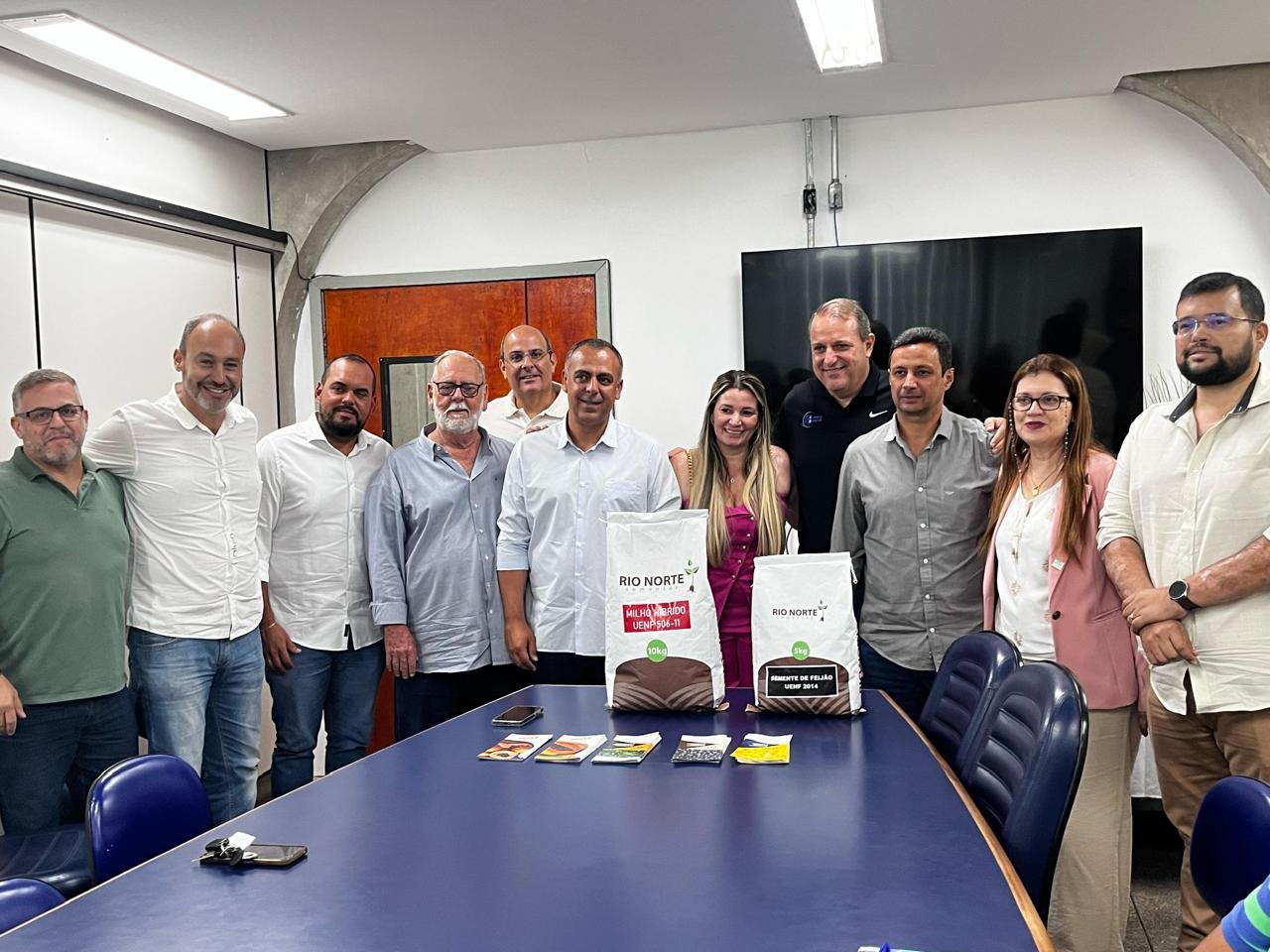 Prefeito de Italva Léo Pelanca assina acordo de cooperação na UENF