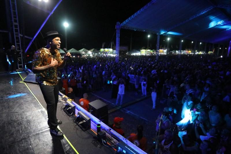 SJB se despede da programação de verão com casa lotada para ver Alexandre Pires