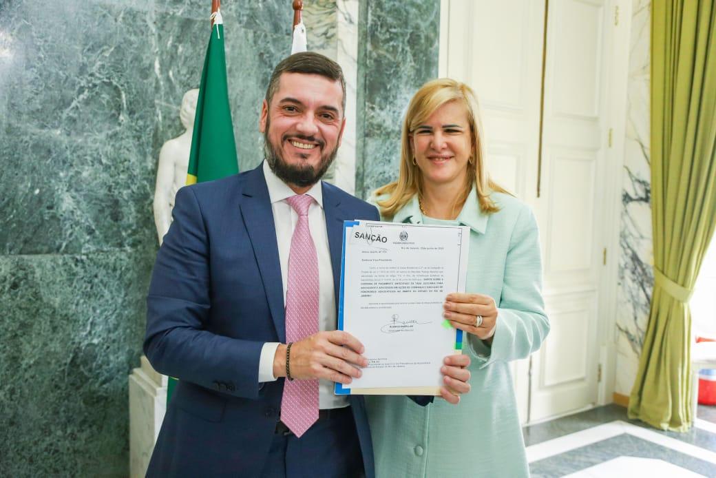 Bacellar sanciona leis que fortalecem a advocacia no RJ