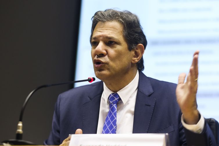 Medidas de corte de gastos serão inseridas em novo projeto, diz Haddad