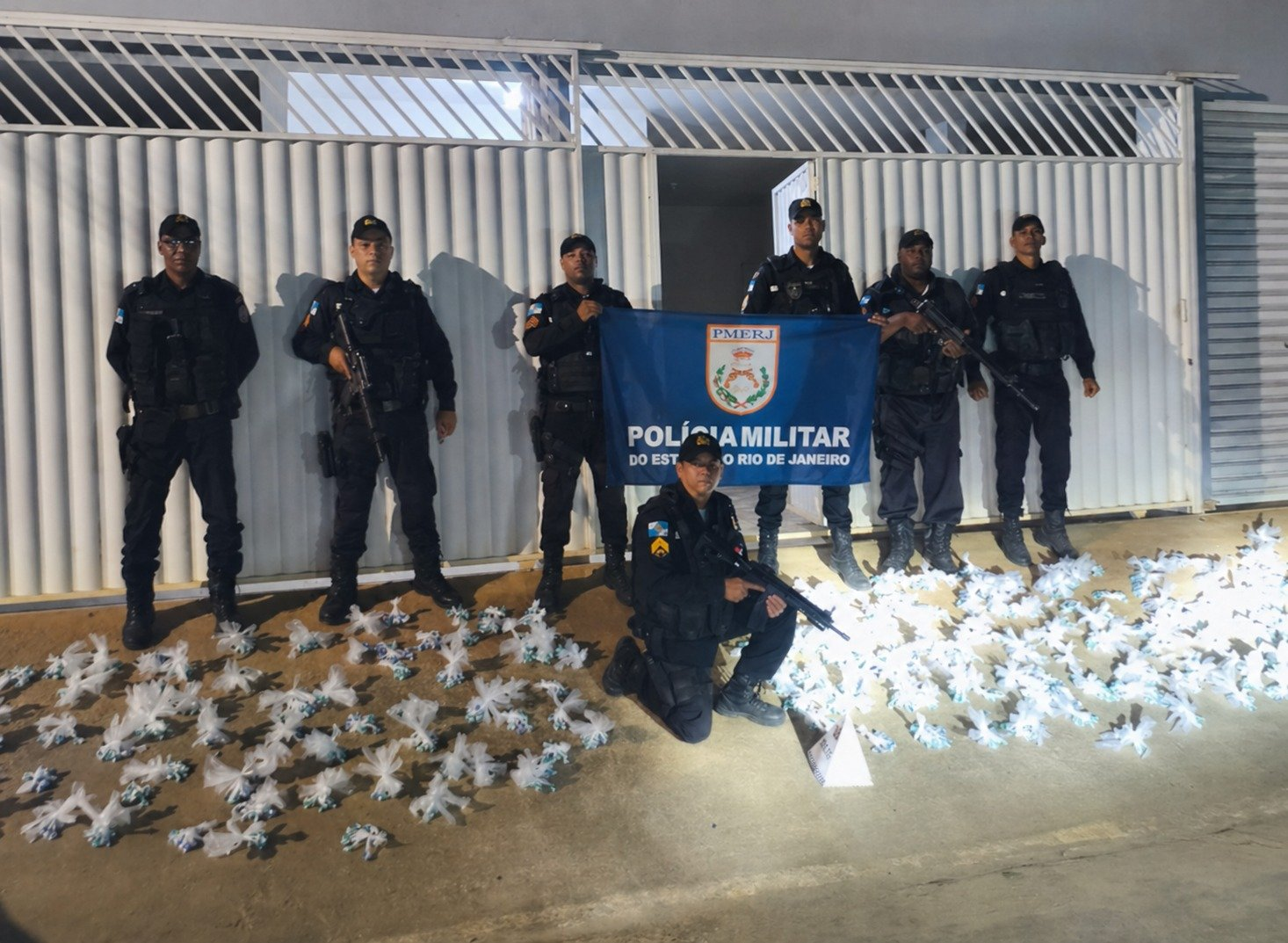 PM apreende mais de 7 mil pinos de cocaína e prende dois homens em Cardoso Moreira