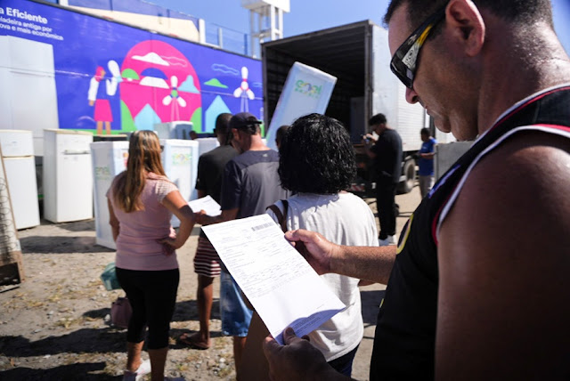 Caravana Enel promove a troca de 30 geladeiras para clientes de Italva