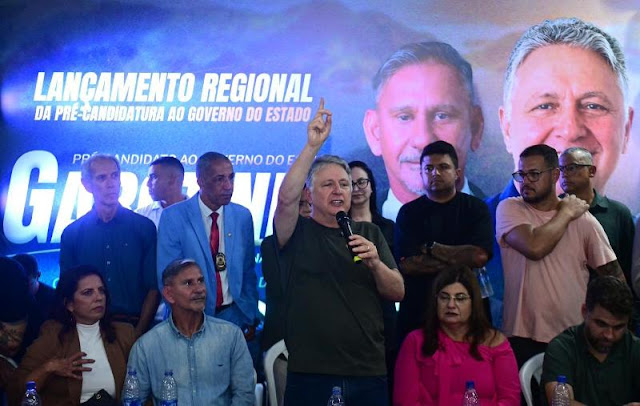 Com apoio da família, Anthony Garotinho lança pré-candidatura ao Governo do Estado em noite de forte emoção