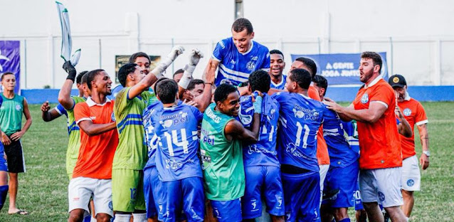 Garotada do Paduano levanta a Taça de Campeão do Sub-20