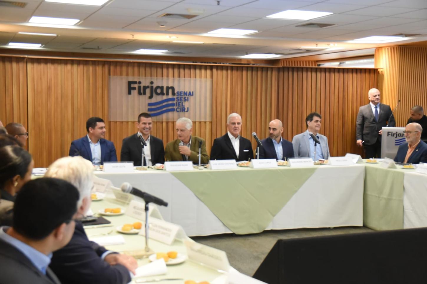 Na Firjan, Douglas Ruas defende segurança jurídica e propõe soluções para a indústria automotiva e a infraestrutura do RJ