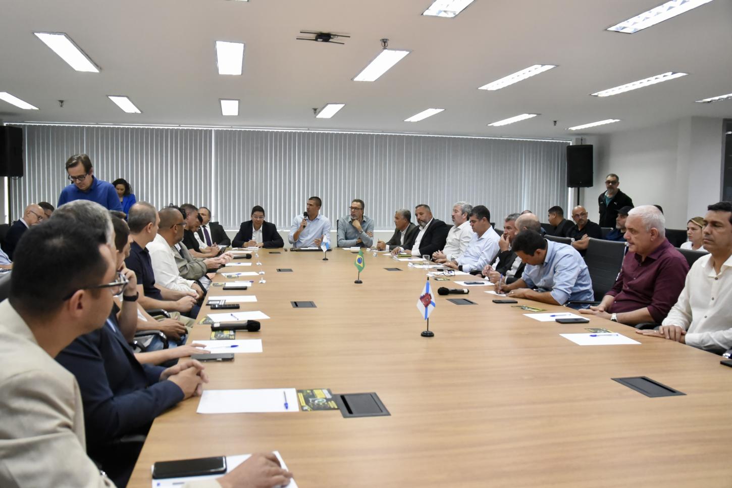 Pesquisa apresentada a mais de 50 prefeitos demonstra força de Douglas Ruas para eleição no Rio