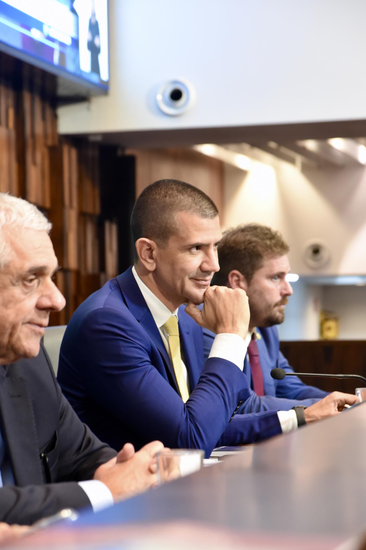 Com articulação de Douglas Ruas, Alerj derruba vetos ao FOT e preserva competitividade de setores estratégicos do Rio