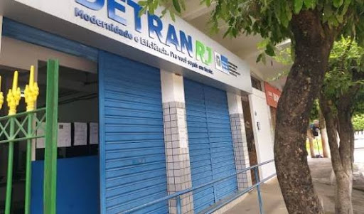 DETRAN-RJ: Prazo para licenciamento de veículos com placas finais 0, 1 e 2 termina sexta-feira (31)