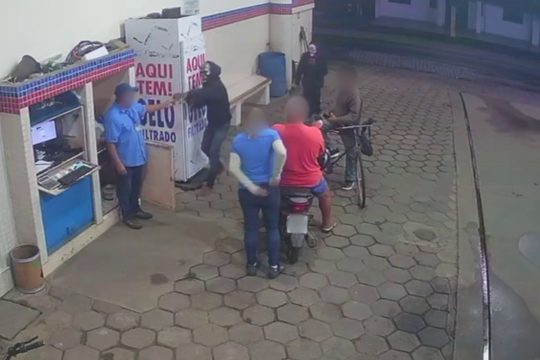 PMs prenderam dois homens acusados de assalto a posto de combustíveis em Natividade