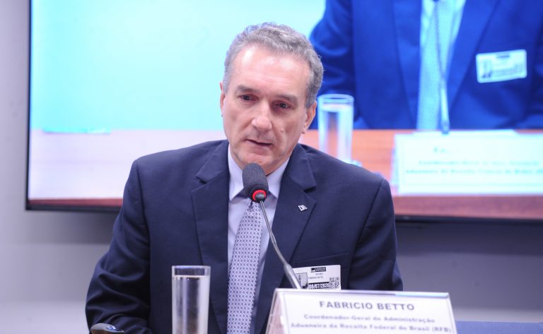 Receita Federal anuncia mudanças no programa de compras no exterior para evitar entrada de produtos irregulares