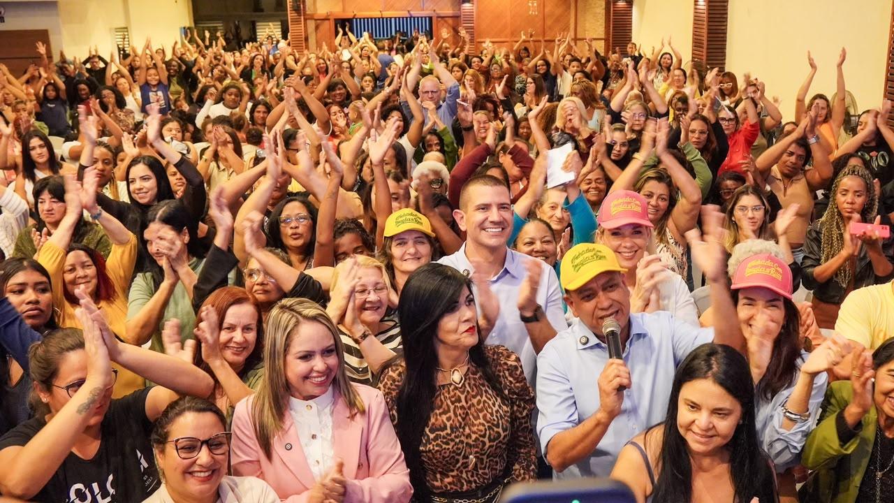 Max Lemos reúne mais de 800 mulheres em encontro com Douglas Ruas