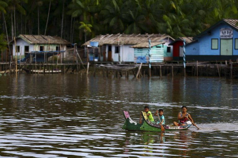 Projeto institui política de proteção a mulheres ribeirinhas