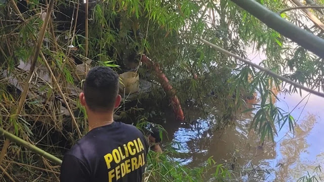 PF localiza três balsas utilizadas para mineração ilegal de ouro no Rio Muriaé, em Itaperuna