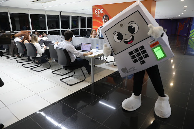 Usuários terão que validar biometria para manter linhas de celular