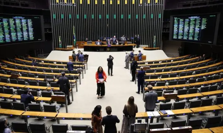 Câmara dos Deputados aprova regime de urgência para quatro propostas