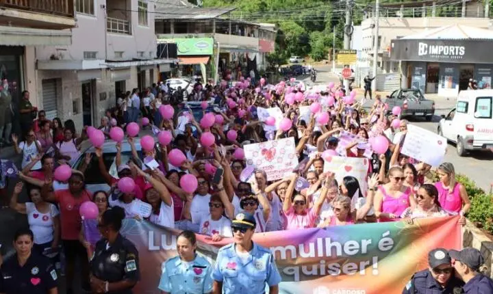 Caminhada pelo Dia Internacional da Mulher reúne participantes em Cardoso Moreira