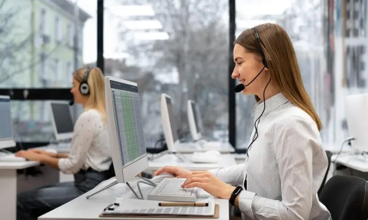 Canais digitais avançam, mas voz permanece relevante