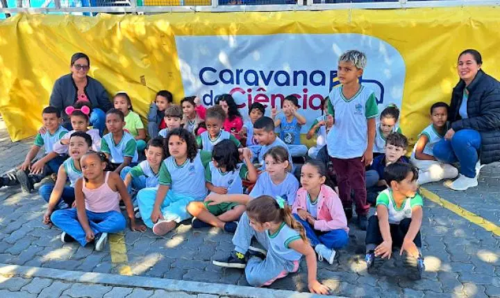 Caravana da Ciência chega em Cardoso Moreira trazendo experiência e diversão para garotada