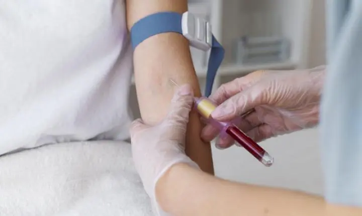 Coleta de exame de sangue em casa: como se preparar para o atendimento?