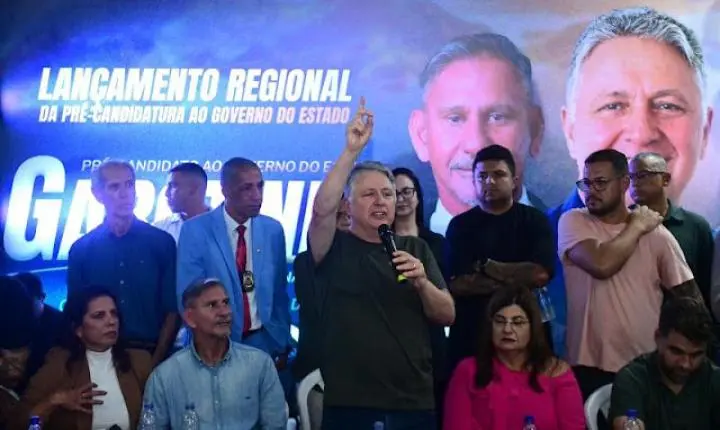 Com apoio da família, Anthony Garotinho lança pré-candidatura ao Governo do Estado em noite de forte emoção