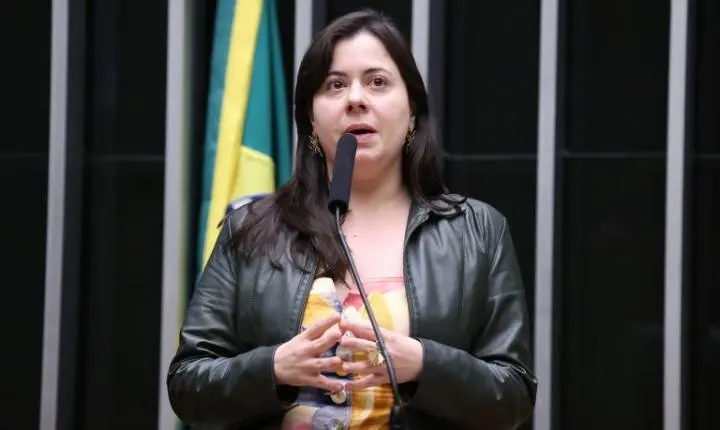 Comissão aprova projeto que obriga o governo a oferecer livros digitais gratuitos