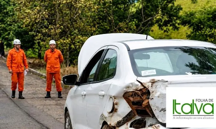 Condutora perde direção e tomba veiculo na BR 356