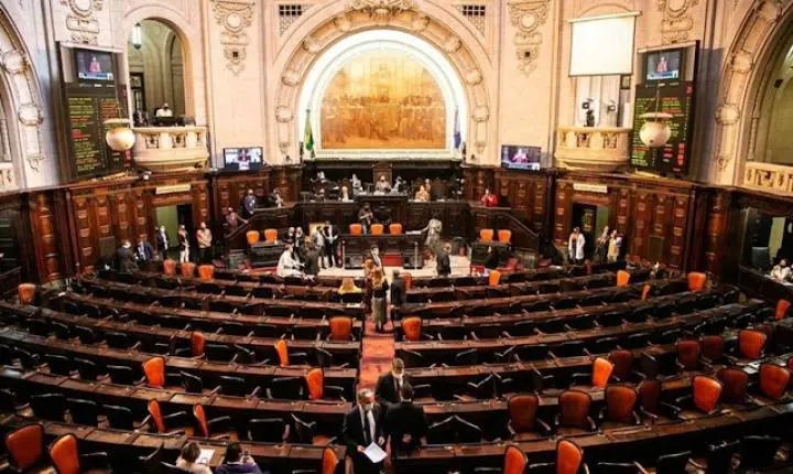 Deputados do PL querem classificar PCC e CV como terroristas no Rio