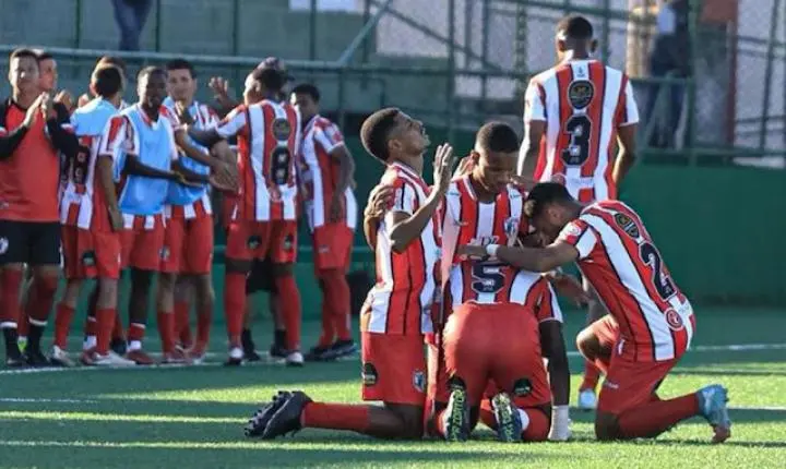 Dosão vence mais uma e confirma favoritismo no Estadual da Série C