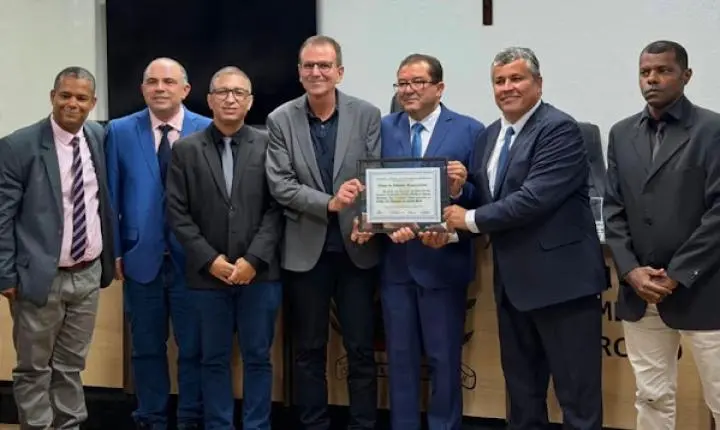 Eduardo Paes recebe título de cidadão itaperunense e reforça presença política no interior do Rio