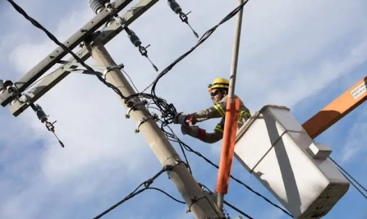 Enel Rio tem mais de 280 vagas para eletricistas e operadores de munck em toda a sua área de concessão