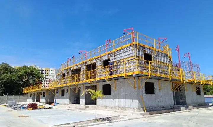 Fôrmas de alumínio avançam nos canteiros de obra