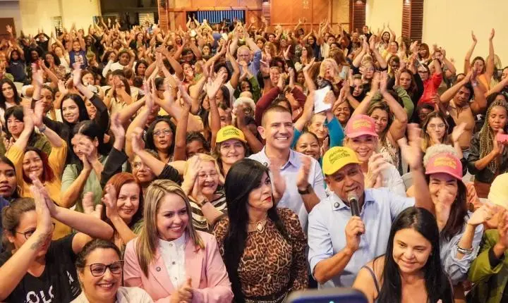 Max Lemos reúne mais de 800 mulheres em encontro com Douglas Ruas