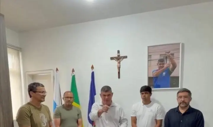 No Dia do Servidor, prefeito anuncia adequação salarial para valorizar funcionários de Itaperuna