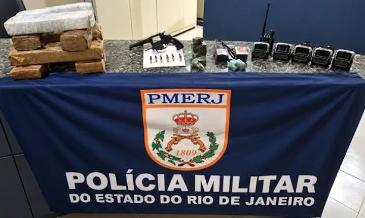 Polícia encontra mais de 7 kg de maconha, revólver e granada escondidos em cafezal