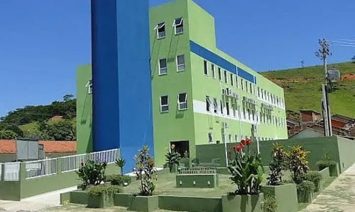 Prefeita de Cardoso Moreira concede reajuste de 7% para servidores