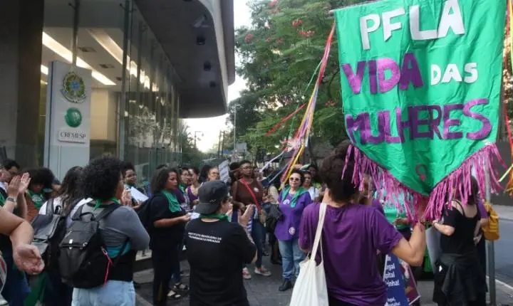 Projeto torna crime incentivar o suicídio em casos de violência doméstica
