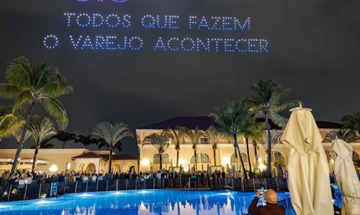 Show de drones da GIC homenageia Varejo e ABRAS