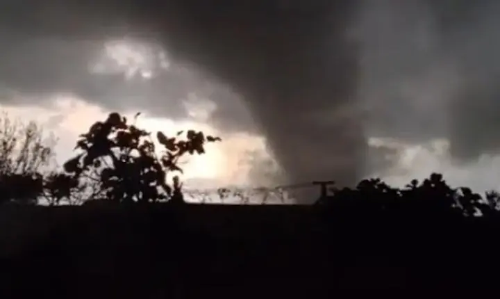 Vídeo: Tornado atinge regiões do Rio Grande do Sul e causa destruição